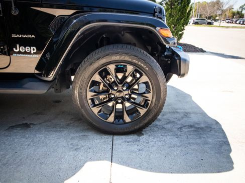 Used 2023 Jeep Wrangler Sahara image 13