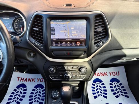 Used 2016 Jeep Cherokee Limited image 16
