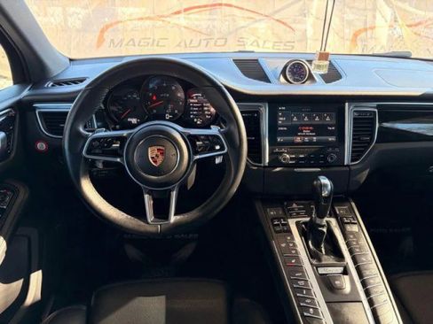 Used 2017 Porsche Macan GTS AWD/4WD image 32