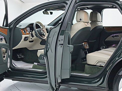 Certified 2023 Bentley Bentayga AWD/4WD image 5