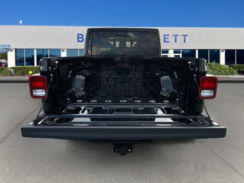 Used 2025 Jeep Gladiator High Tide image 24