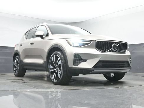 Used 2024 Volvo XC40 B5 Plus w/ Climate Package AWD/4WD image 37