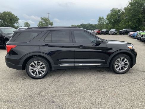 Used 2021 Ford Explorer XLT w/ Equipment Group 202A AWD/4WD image 15