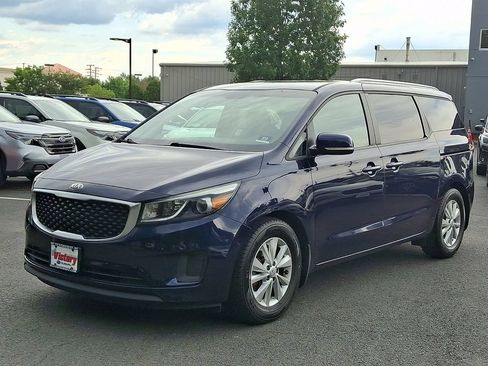 Used 2018 Kia Sedona LX w/ LX Essentials Premium Package FWD image 3