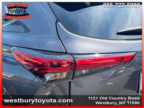 Used 2023 Toyota Highlander Limited AWD/4WD image 13