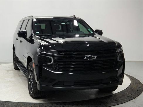Used 2024 Chevrolet Suburban RST image 2