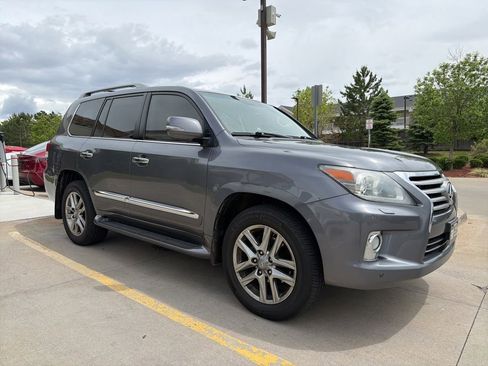 Used 2013 Lexus LX 570 4WD w/ Luxury Pkg image 4