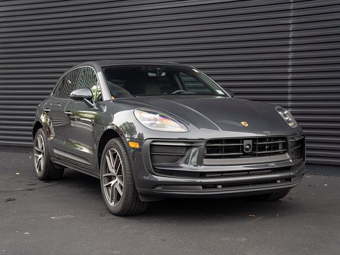 Used 2026 Porsche Macan AWD/4WD image 26