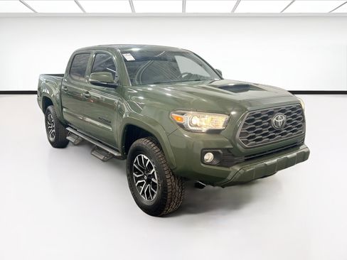 Used 2021 Toyota Tacoma TRD Sport w/ Technology Package RWD image 3