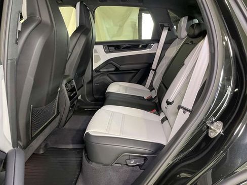 New 2026 Porsche Cayenne Turbo AWD/4WD image 19