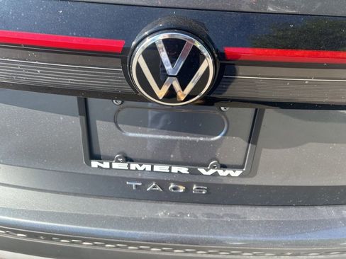 New 2025 Volkswagen Taos SE image 9