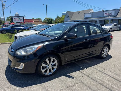 Used 2013 Hyundai Accent GLS w/ Premium Pkg FWD image 2