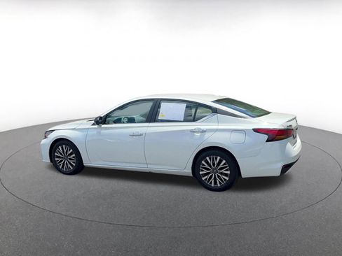 Used 2025 Nissan Altima 2.5 SV FWD image 10