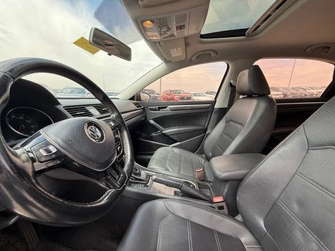 Used 2017 Volkswagen Passat 1.8T SE FWD image 14