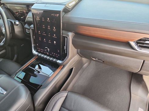 Used 2025 GMC Yukon Denali AWD/4WD image 29