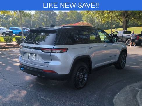 Used 2025 Jeep Grand Cherokee Trailhawk w/ Advanced Protech Group II AWD/4WD image 5