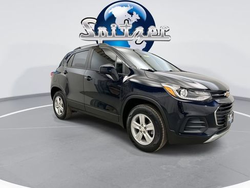 Used 2022 Chevrolet Trax LT w/ LT Convenience Package image 2