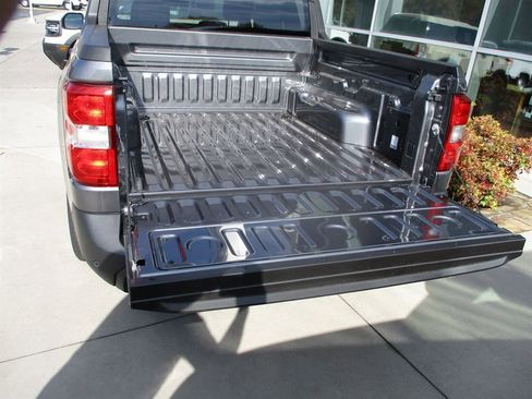 New 2025 Ford Maverick XLT w/ XLT Luxury Package image 4