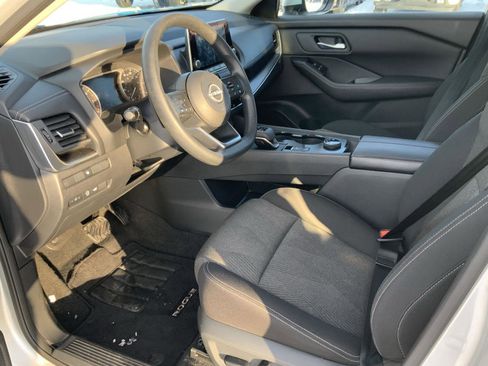 Used 2024 Nissan Rogue SV image 24