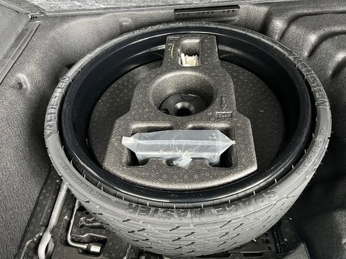 Certified 2025 Mercedes-Benz GLE 53 AMG 4MATIC image 13
