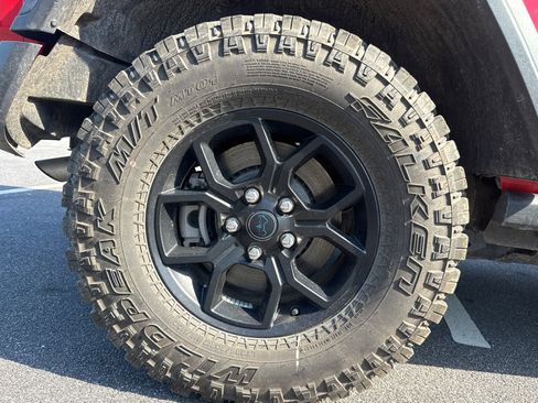 Used 2025 Jeep Wrangler Willys AWD/4WD image 18