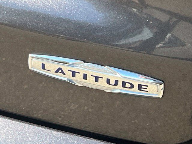 Used 2018 Jeep Compass Latitude w/ Popular Equipment Group FWD image 32