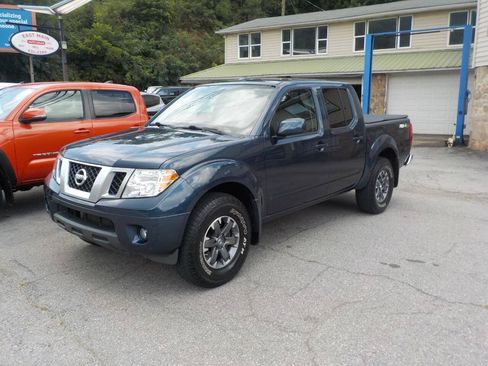 Used 2017 Nissan Frontier PRO-4X AWD/4WD image 2