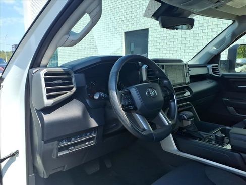 Used 2022 Toyota Tundra SR5 w/ SR5 Convenience Package image 5