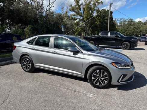 Used 2025 Volkswagen Jetta S image 6