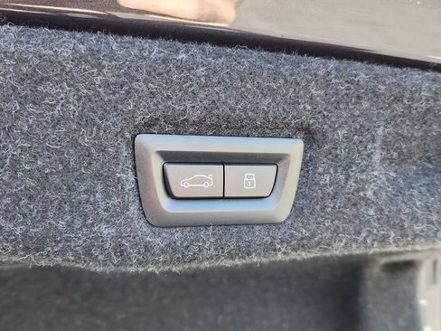 Used 2025 BMW i5 eDrive40i w/ Premium Package RWD image 26