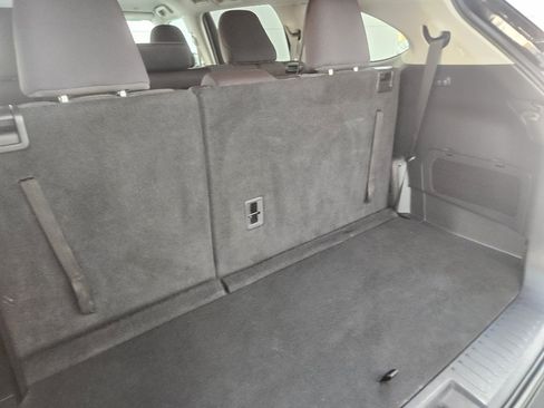 Used 2023 Toyota Highlander LE AWD/4WD image 9