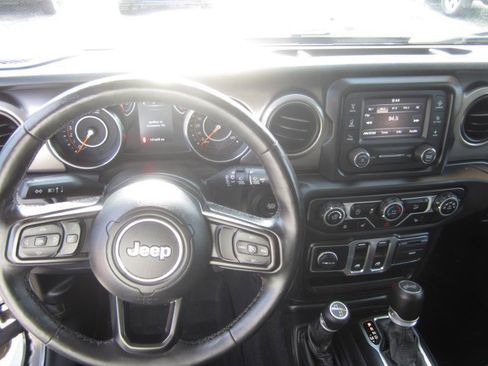 Used 2020 Jeep Wrangler Sport AWD/4WD image 9