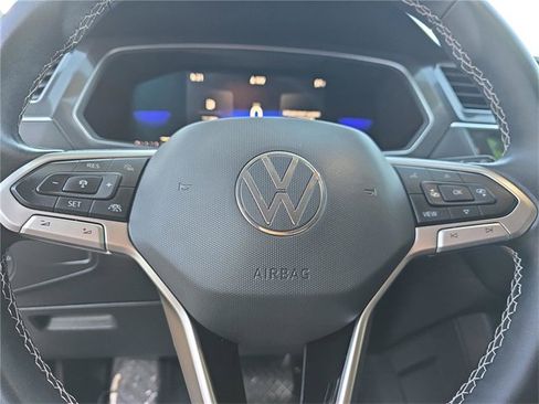 Used 2022 Volkswagen Tiguan SE image 23