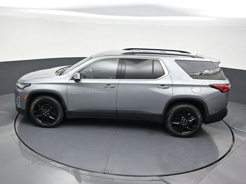 Used 2023 Chevrolet Traverse LT image 17