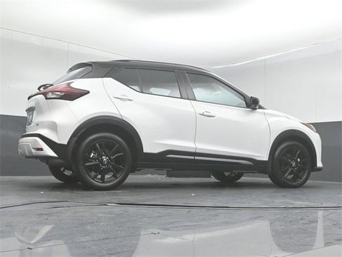 Used 2023 Nissan Kicks SR image 41