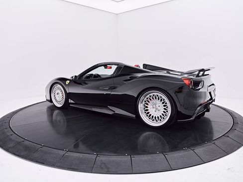 Used 2018 Ferrari 488 Spider RWD image 22