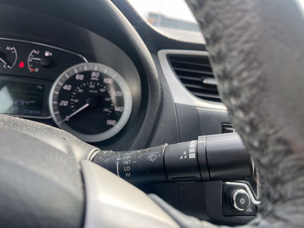 Used 2015 Nissan Sentra SV FWD image 16