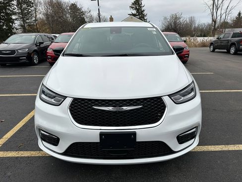 New 2026 Chrysler Pacifica Select image 6