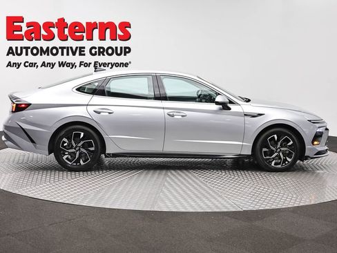 Used 2025 Hyundai Sonata SEL FWD image 4