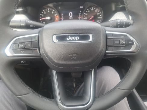 Used 2024 Jeep Compass Latitude image 15