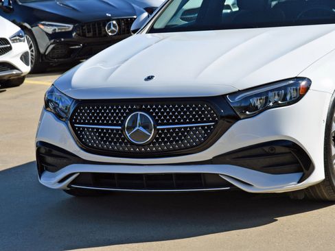 Used 2025 Mercedes-Benz E 350 Sedan image 3