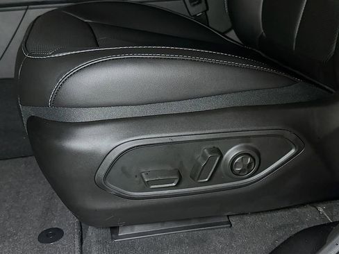New 2025 Jeep Grand Cherokee Limited w/ Luxury Tech Group II AWD/4WD image 14
