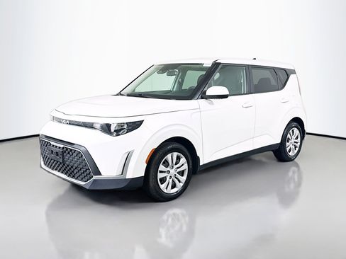 Used 2023 Kia Soul LX FWD image 4