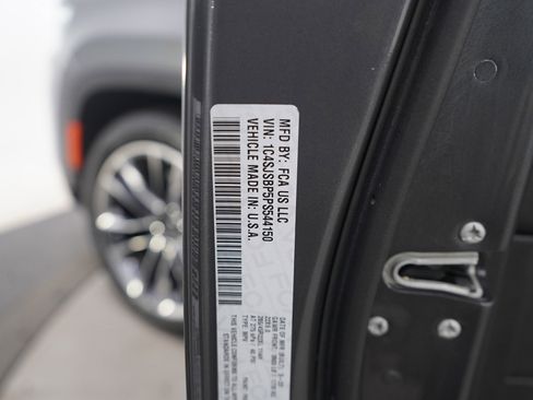 Used 2023 Jeep Wagoneer L Series II w/ Premium Group I image 24