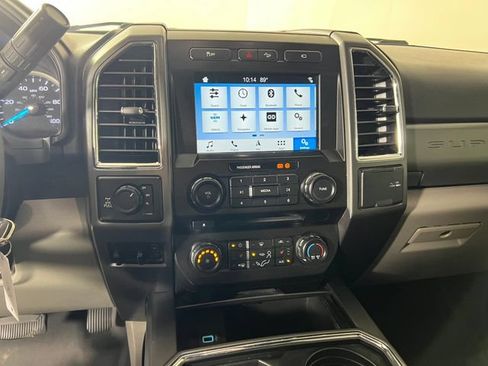 Used 2018 Ford F250 XLT w/ XLT Premium Package AWD/4WD image 18