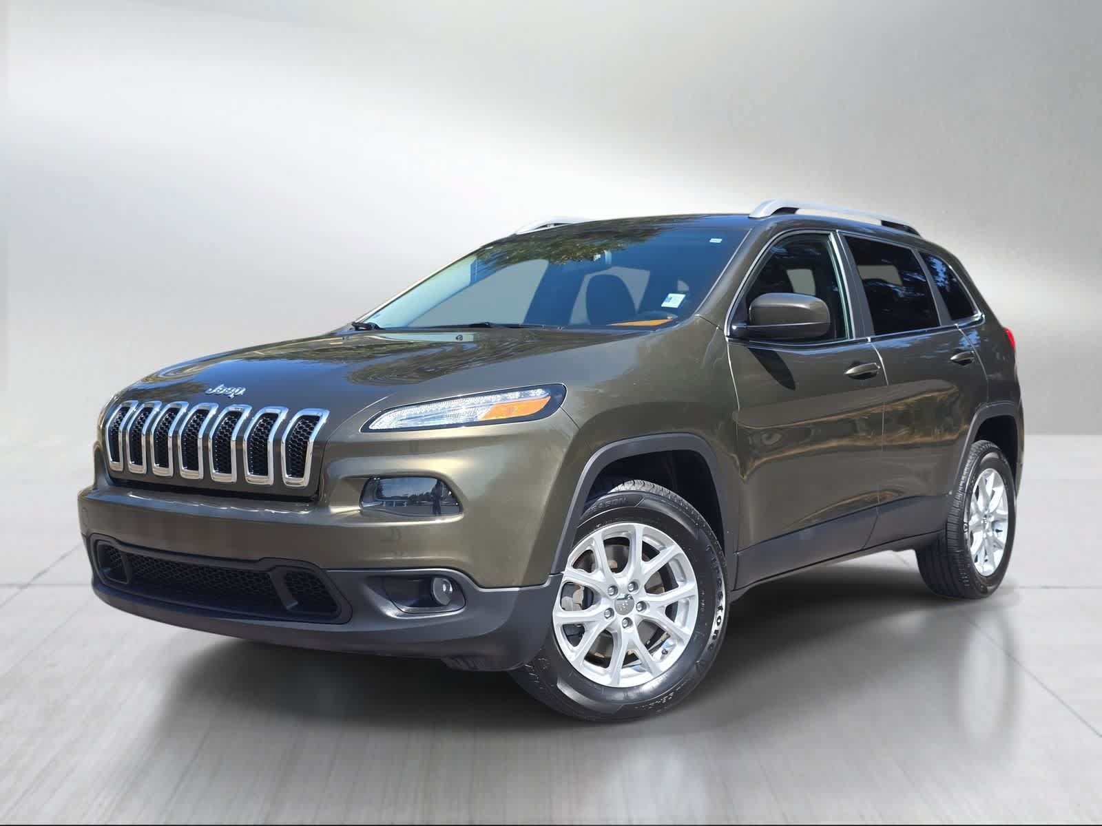Used 2015 Jeep Cherokee Latitude w/ Cold Weather Group AWD/4WD image 1