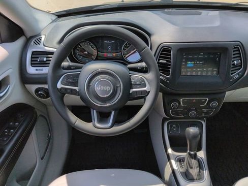 Used 2021 Jeep Compass Latitude w/ Sun and Sound Group image 18