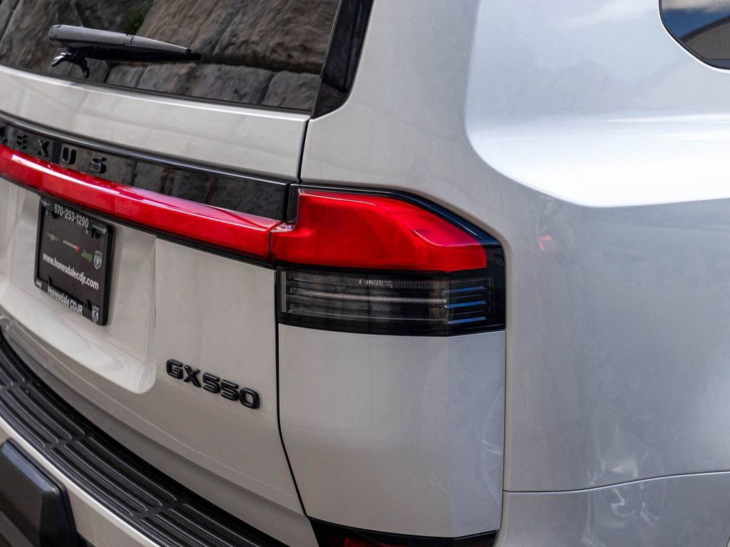 Used 2024 Lexus GX 550 w/ Accessory Package (31) AWD/4WD image 40