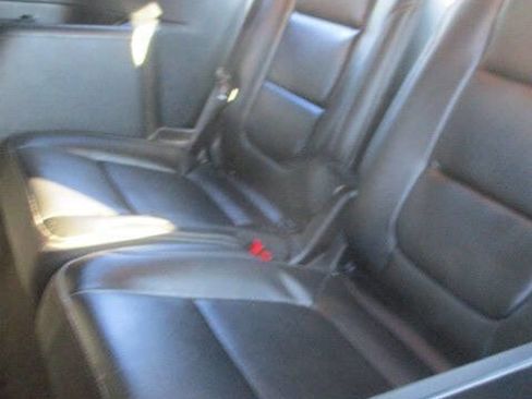 Used 2017 Ford Explorer XLT w/ Equipment Group 202A image 8