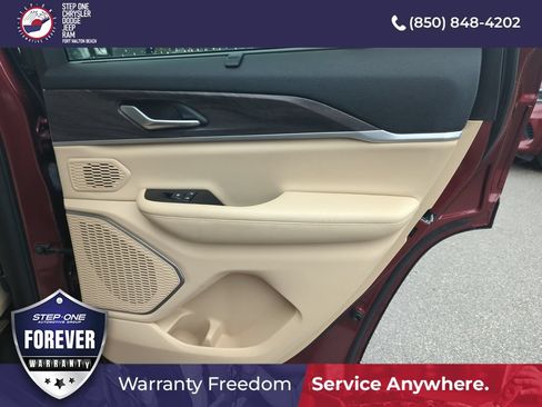 Used 2023 Jeep Grand Cherokee Limited w/ Luxury Tech Group II AWD/4WD image 30